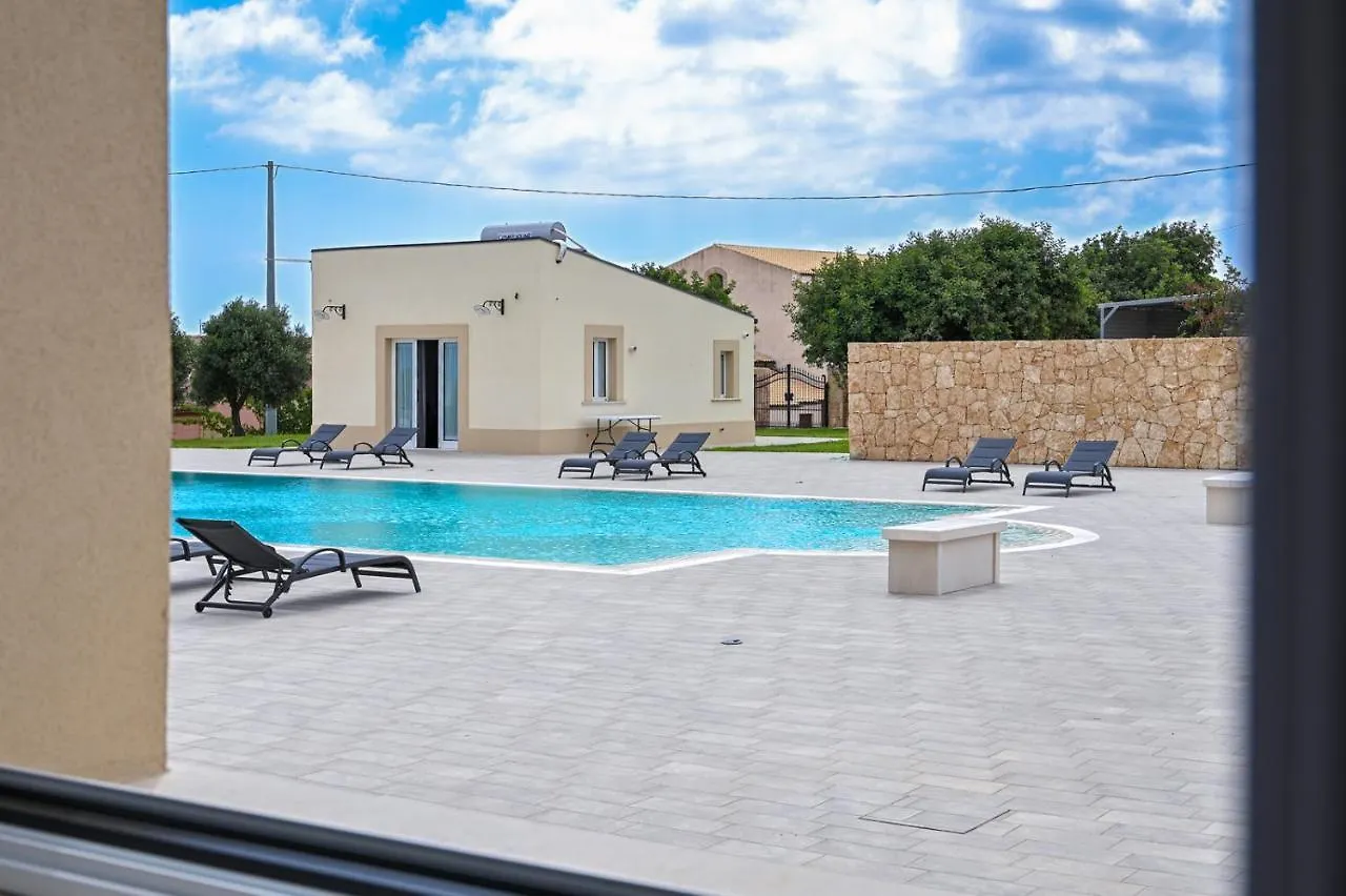Guest house Dimora Savarino Marzamemi Suites With Pool
