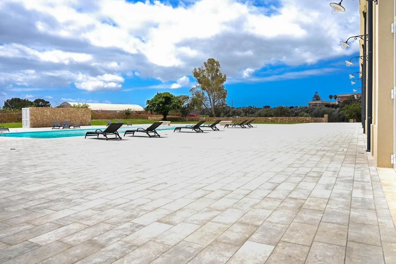 Dimora Savarino Villa con Piscina Marzamemi